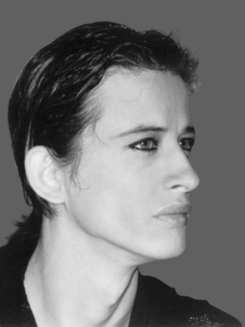 Brindille chanteur pop-cabaret - Label de Nuit Productions.